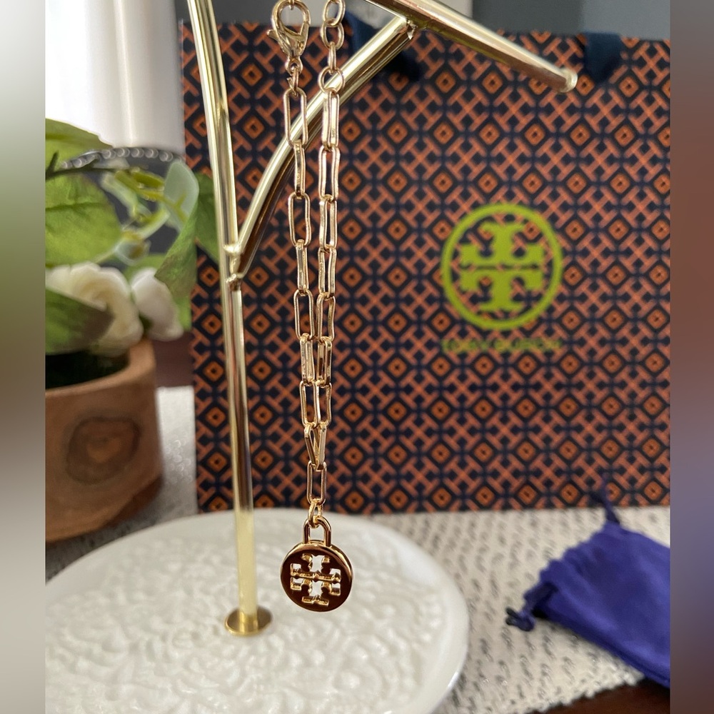 🚨LAST ONE! New! Gorgeous paper clip bracelet with Tory Burch charm + Gift wrap - Picture 2 of 13